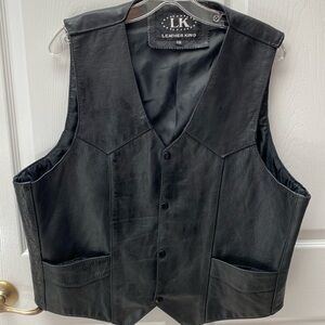 Mens Leather king sleeveless snap front leather vest size 46